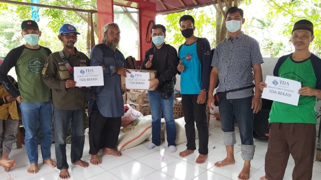 TDA Bekasi Salurkan Bantuan untuk Korban Banjir Luapan Sungai Piket