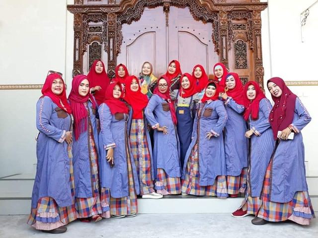 Tuneeca, Brand Fashion Lokal yang Unik dan Timeless