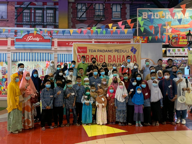TDA Padang Ajak 50 Anak Yatim Piatu Belanja Kebutuhan Idul Fitri di Transmart