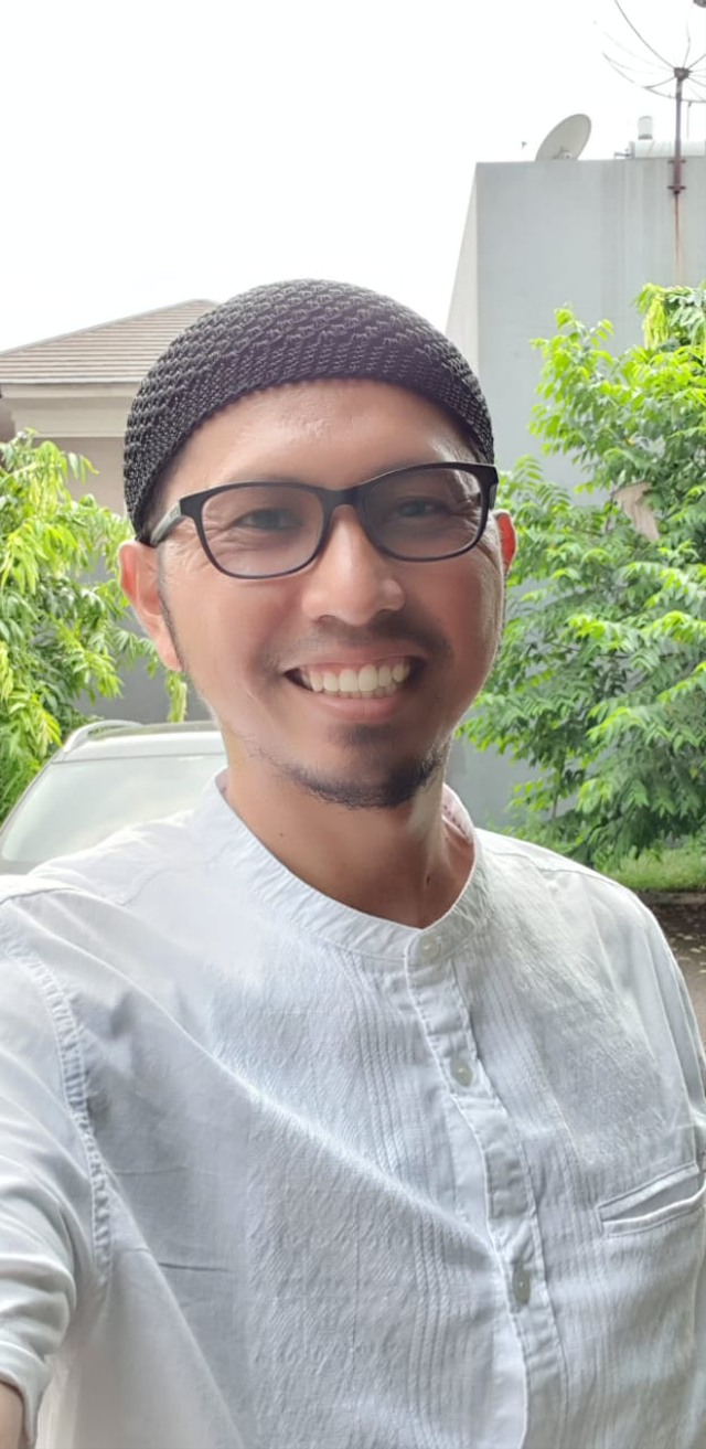 Terdesak Kebutuhan Rumah Tangga, Andrew Tekuni Bisnis Fashion Muslim