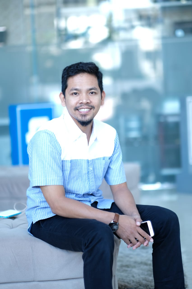 Manfaatkan Peluang dan Tren Hijab, Iing Burhandin Bangun Bisnis Fashion Muslim
