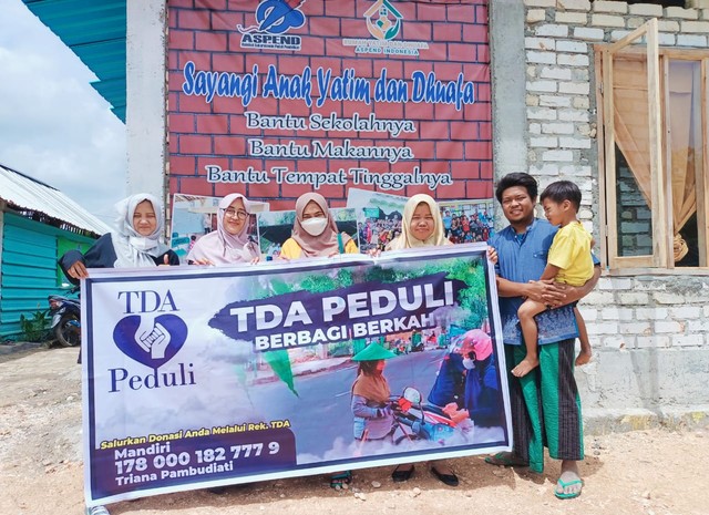 Komunitas TDA Peduli Daerah Tuban, Distribusikan Nasi Bungkus untuk Masyarakat