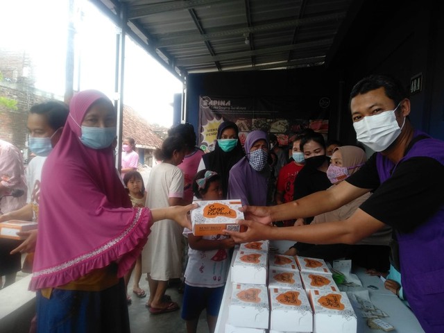 Komunitas TDA Surabaya Salurkan Keberkahan Melalui Kegiatan Sego Berkat Suroboyo