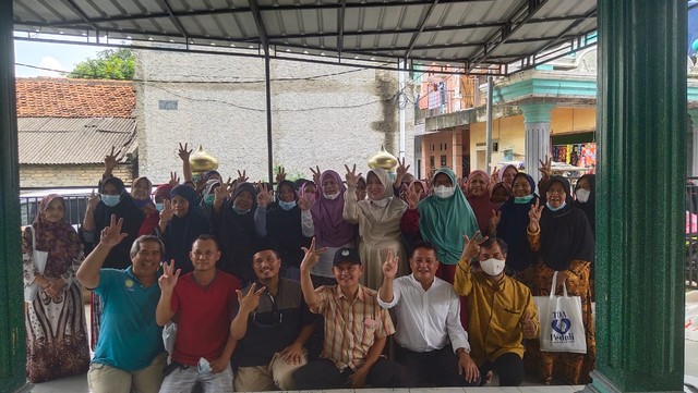 Komunitas TDA Tangerang Raya, Bagikan 50 Mukena Gratis untuk Kaum Dhuafa