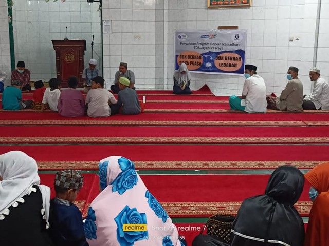 Komunitas TDA Jayapura Salurkan 100 Nasi Box Berkah Puasa
