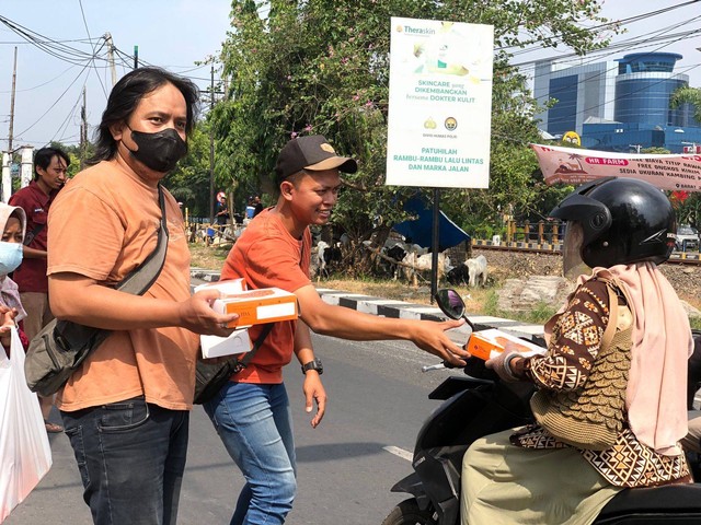 Akhir Kepengurusan, TDA 7.0 Surabaya Adakan Peduli Berbagi Sego Berkat Suroboyo