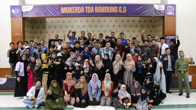 Pengurus TDA Bandung 8.0 Gelar Mukerda dengan Konsep Warung Kopi