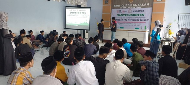 Owner Indoweb Kolaborasi dengan Smartfren Helat Santri Ngonten di Kediri