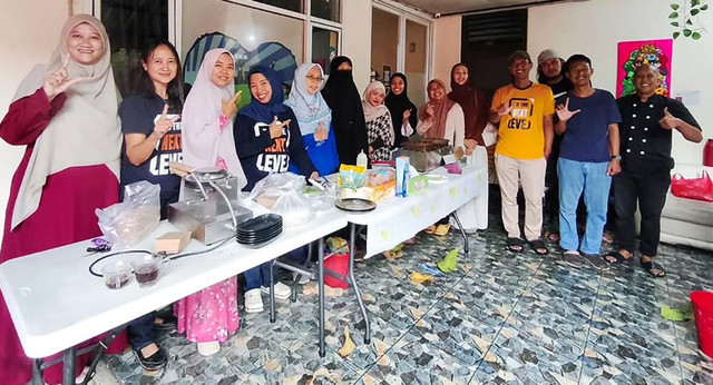 TDA Perempuan Jakarta Timur Helat Workshop Kue Pancong Bareng Danu Setyo Nugroho