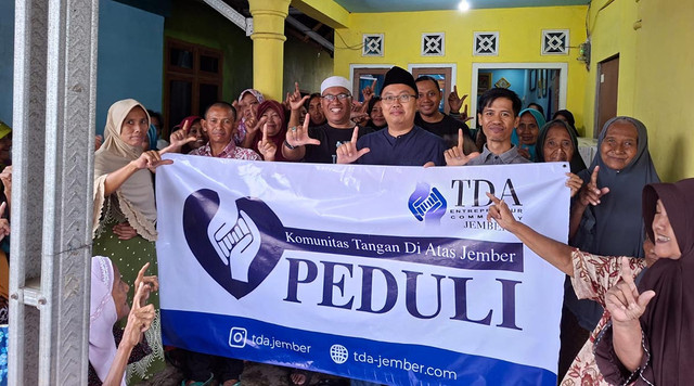 TDA Peduli Jember Salurkan Sembako di Kemuning Lor Jelang Idul Fitri