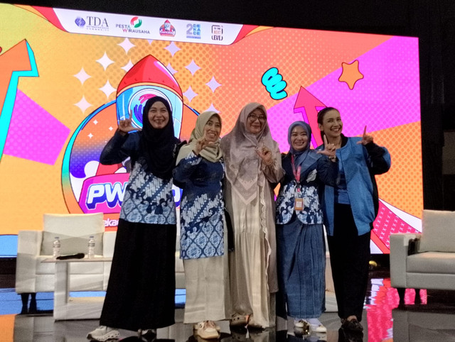 Womenpreneur Hebat Tak Takut Krisis, Syahnaz: Sukses Instan Hanya Besarkan Ego