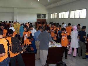Foto Kunjungan Komunitas TDA di UKM Bandung, 11 Maret 2006 (1)