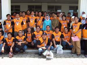 Foto Kunjungan Komunitas TDA ke UKM di Bandung, 11 Maret 2006 (2)