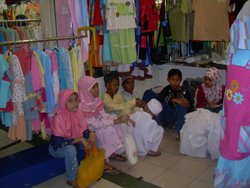 Berbagi Keceriaan Bersama Anak-anak Yatim Part II