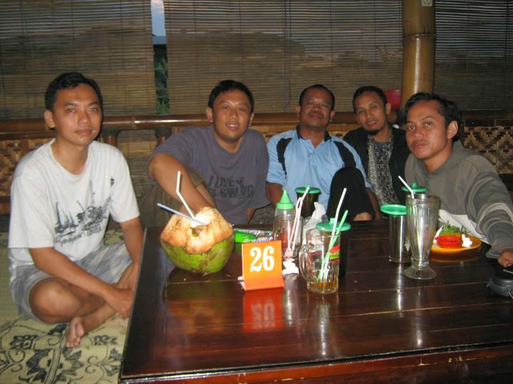 KMM : Kegiatan Makan Makan