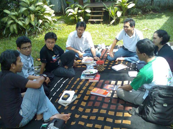 Member TDA, Belajarlah Memenuhi Komitmen, Sekecil Apapun (Catatan dari Roni's Book and Learning Club Ke-1)