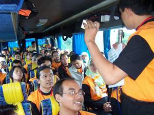 Foto Kunjungan Komunitas TDA di UKM Bandung, 11 Maret 2006 (1)