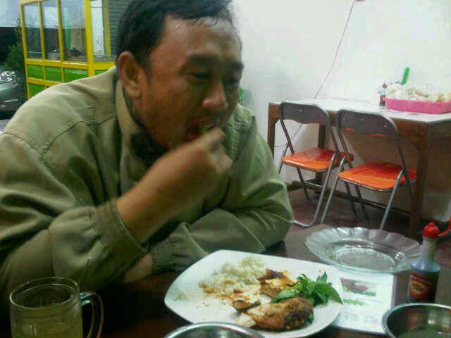 KMM : Kegiatan Makan Makan